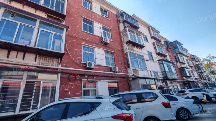 法院宿舍外景图