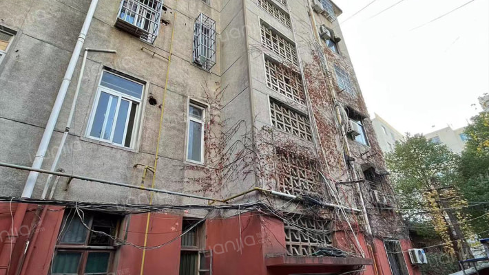 卫塘站宿舍楼外景图