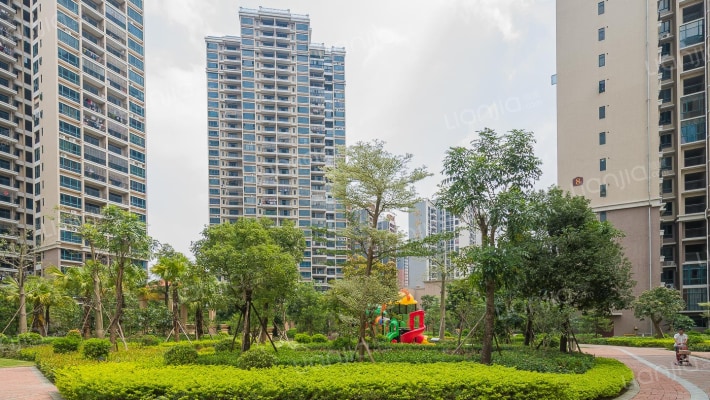 夏日南庭外景图