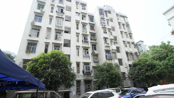 洪山区中医院宿舍外景图