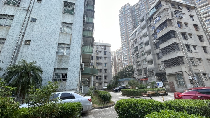 情侣中路23号外景图