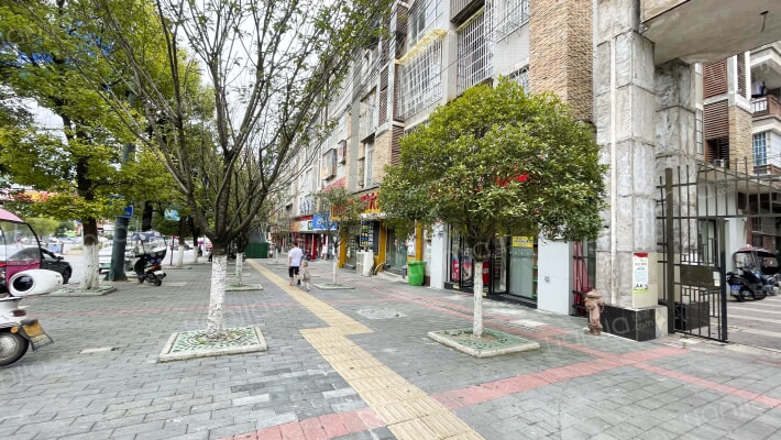 东门广场外景图