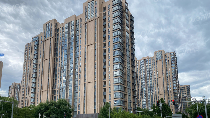 中国铁建国际城外景图