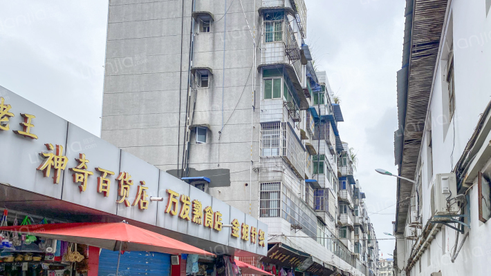 镇政府大院外景图