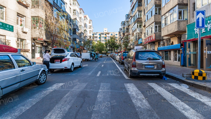 安静二胡同外景图