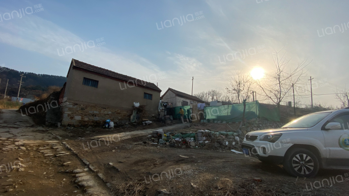 南环山里外景图