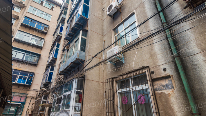 卫生路47号院外景图