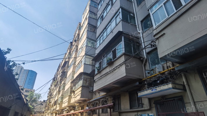 粮油运输贸易公司家属院外景图