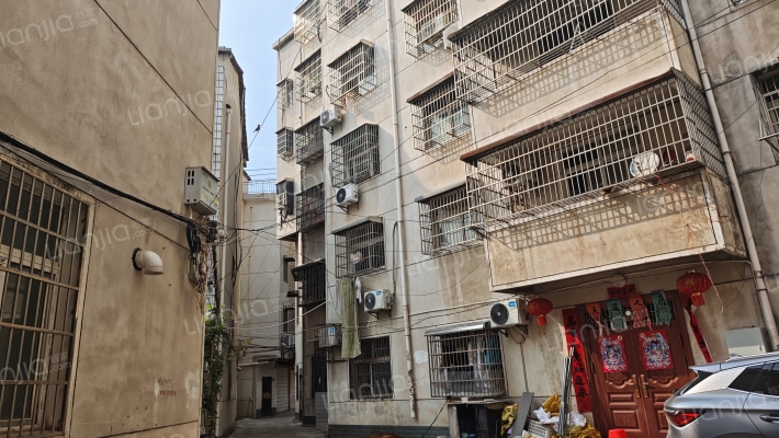 商塔小区外景图