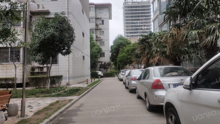 蓝箭小区外景图