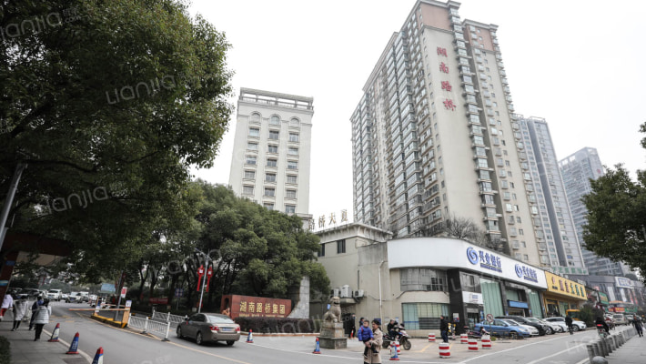 路桥大厦外景图