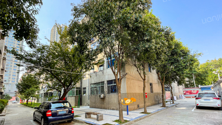 雁塔区长安南路军干所社区外景图