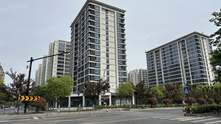 花芸春境府外景图