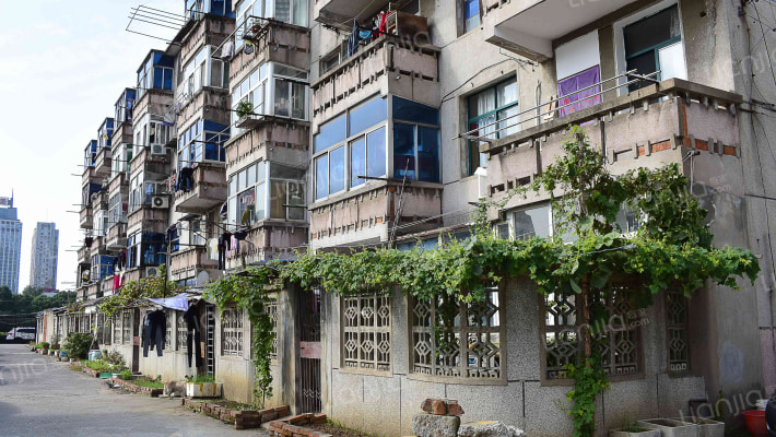 合烟职工宿舍外景图