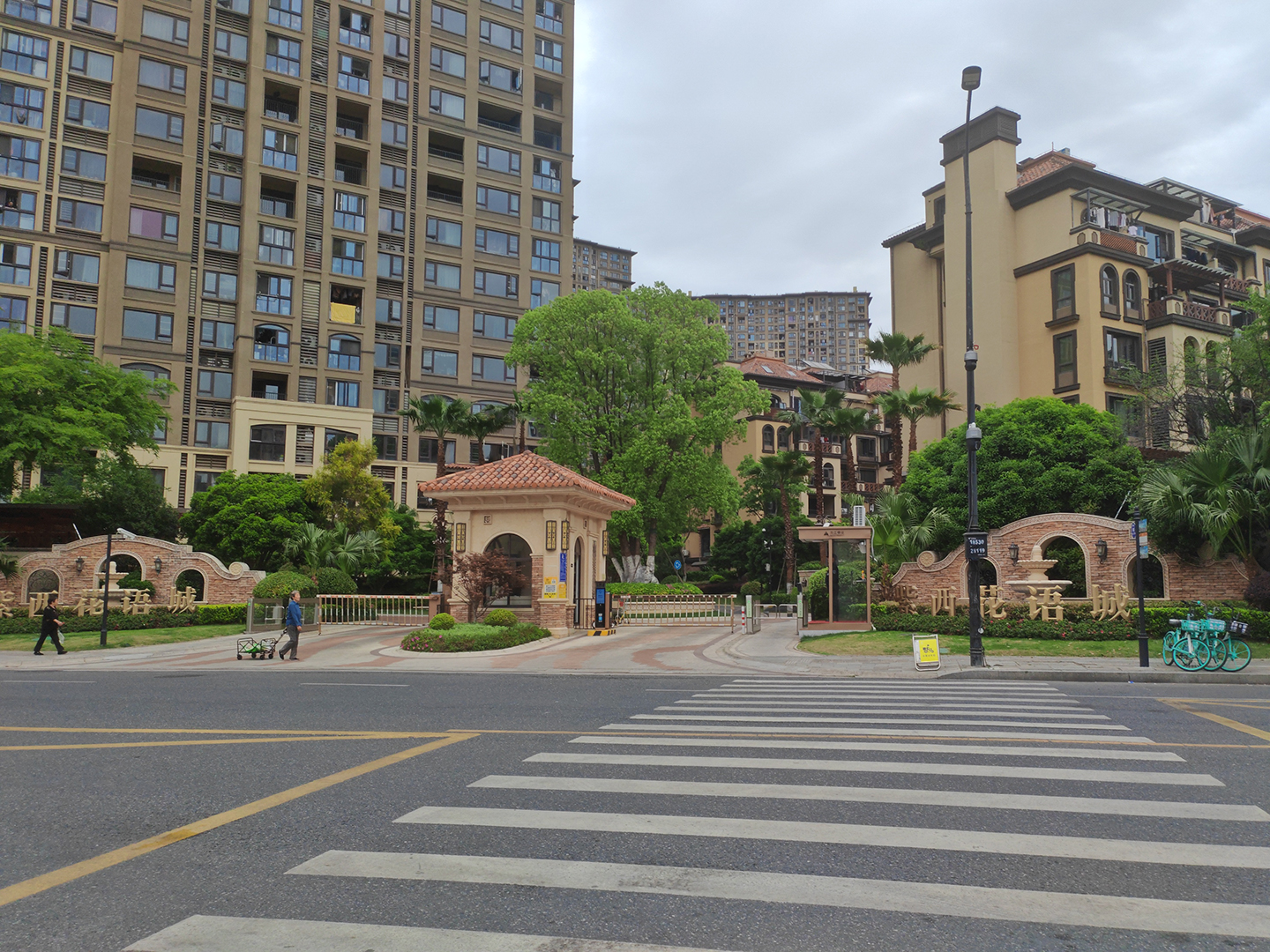 西湖国际城小区实景 6