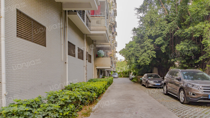 摩卡小城外景图