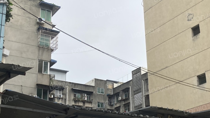 区医院宿舍七号楼外景图