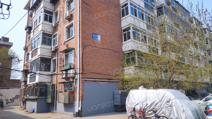 影院后胡同外景图