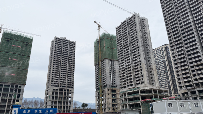 绿地上峯外景图