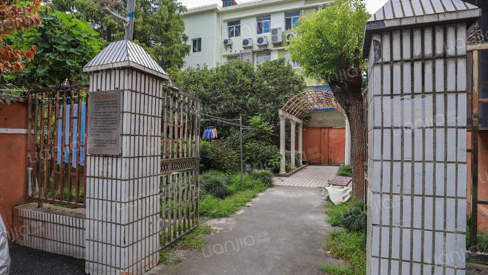 华师大二村外景图