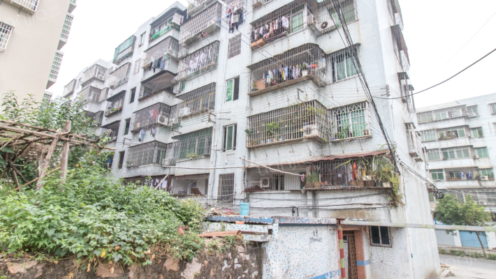 龙山里西外景图