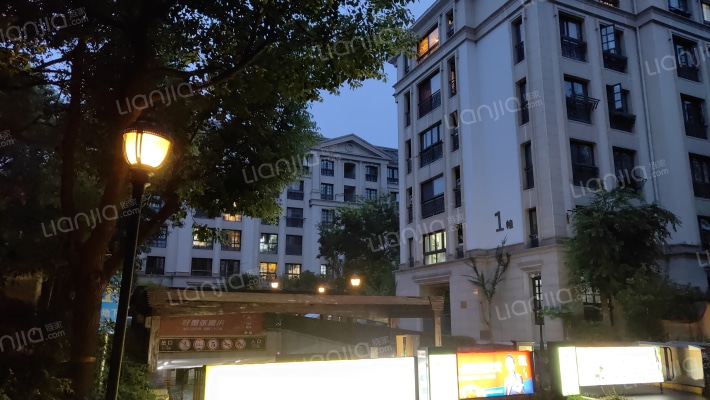 翡翠湾二期紫春庭外景图