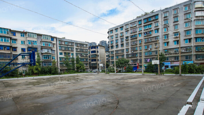 清山商住楼外景图