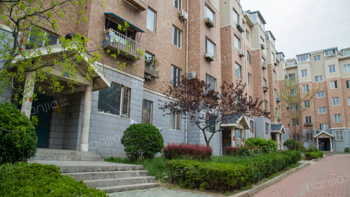 名贵山庄华彩园外景图