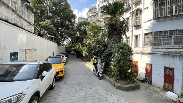 磷山水泥厂宿舍外景图