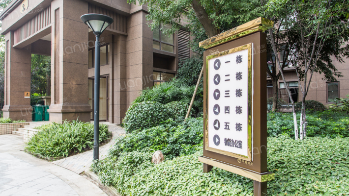 中航翡翠城一期二组团外景图