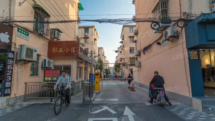 彭五小区外景图