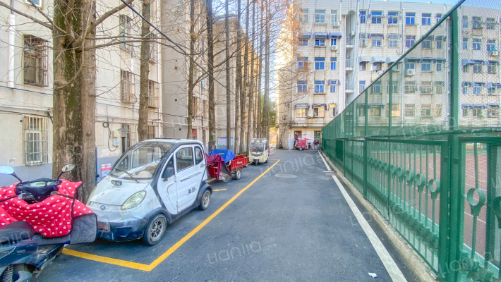 实小住宅楼外景图