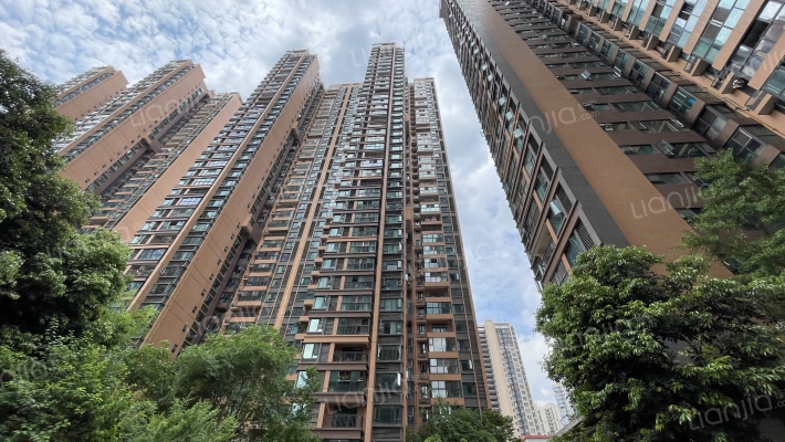 海伦春天外景图