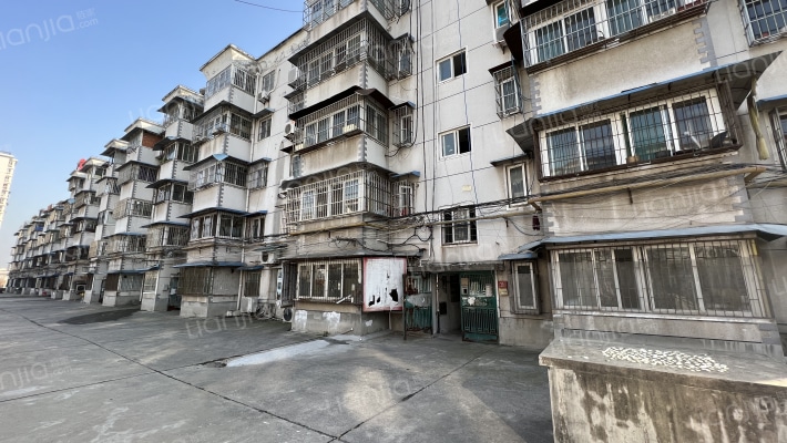 曙光路农贸市场商住楼外景图