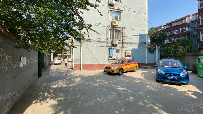 兴房大街外景图