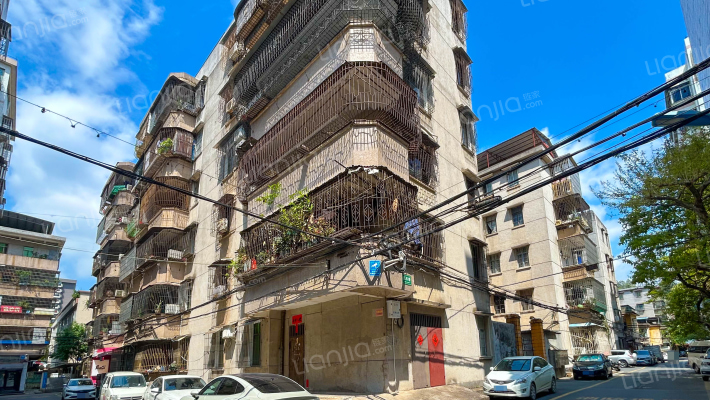 酒厂住宅外景图