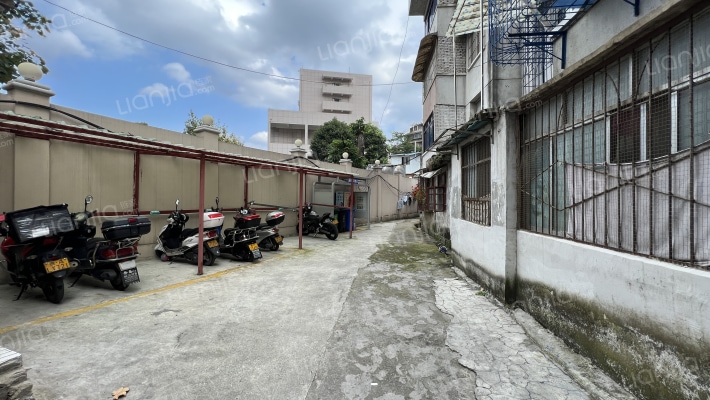 宝山南路142号外景图