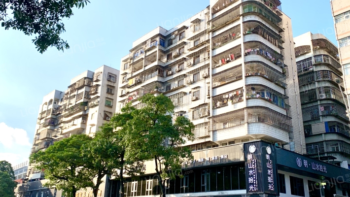 新亚商业城外景图