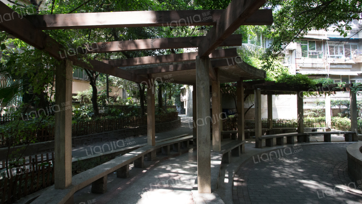 儿科家属院内外景图