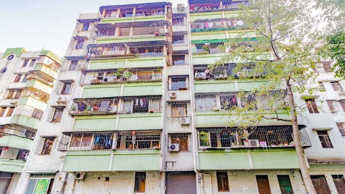 萎园中约外景图