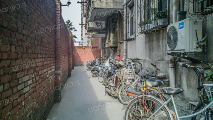 外贸公司家属院外景图