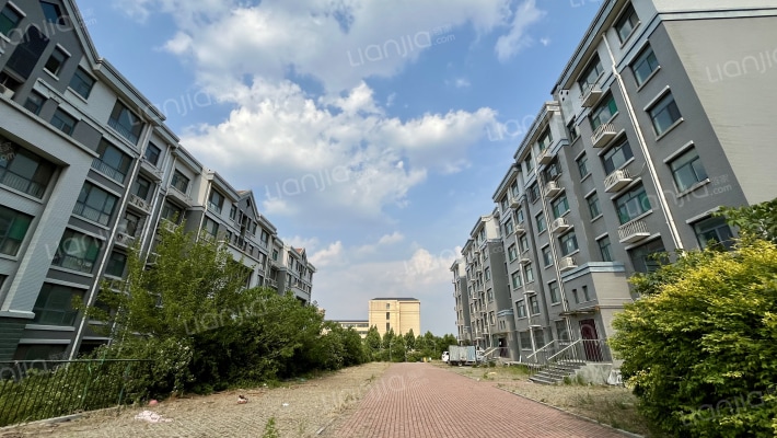 明珠财大花园小区外景图