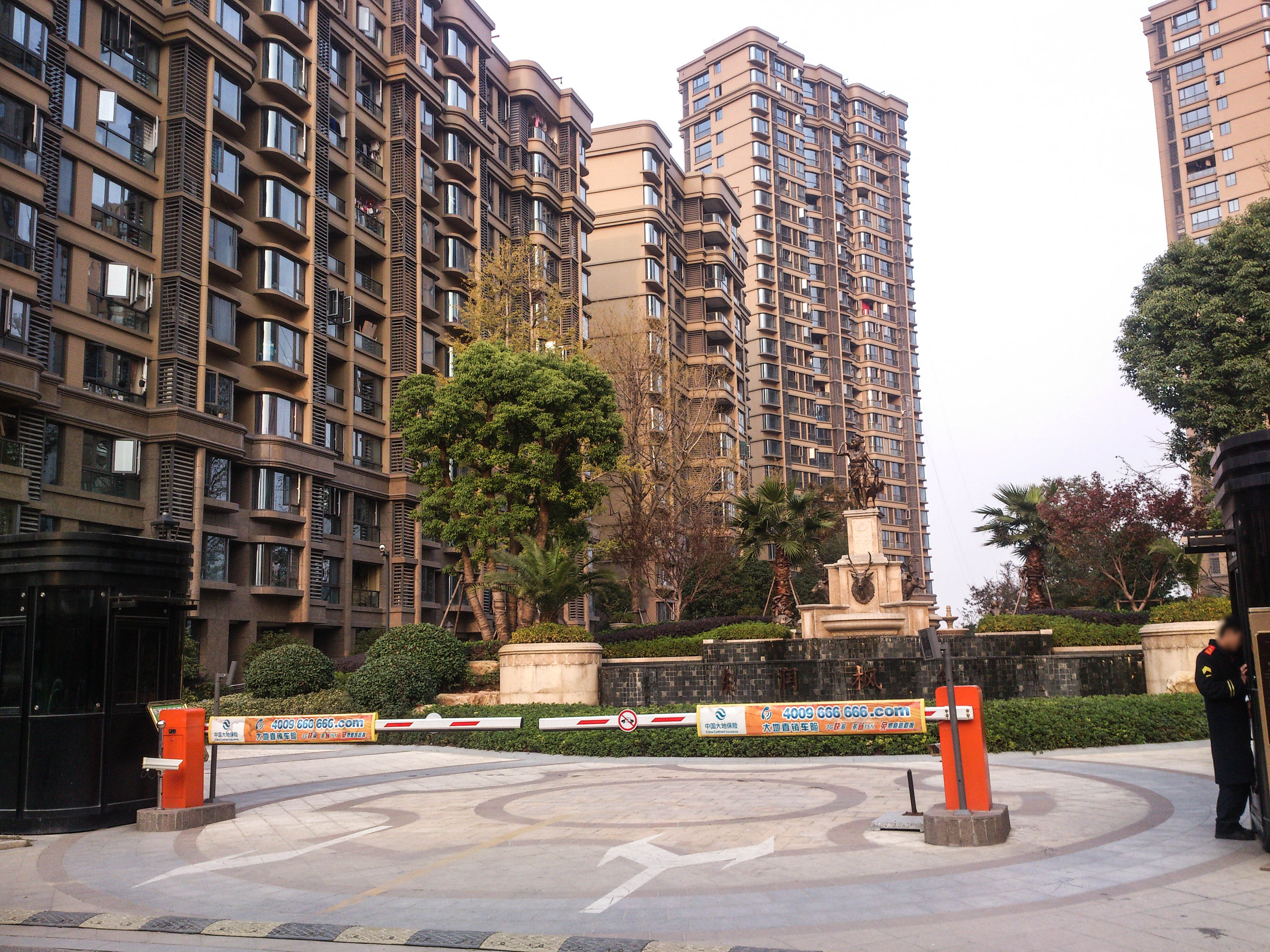 Dong Run Feng Hua compound photo 2