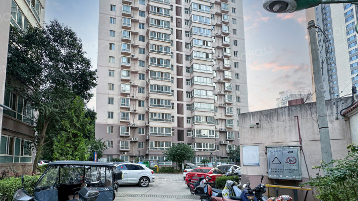 航建设五号院高层住宅楼小区外景图