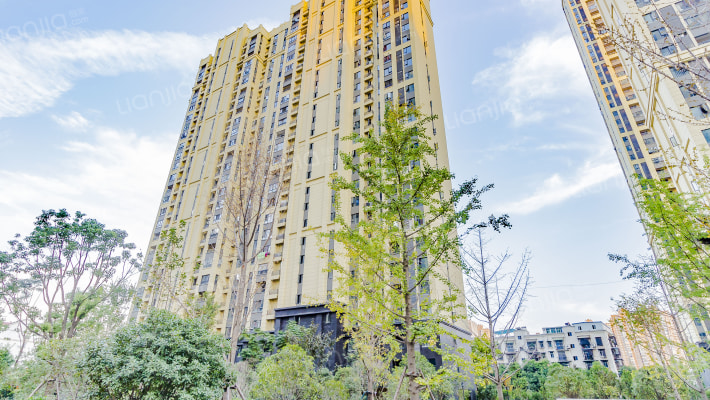 奥山澜郡外景图