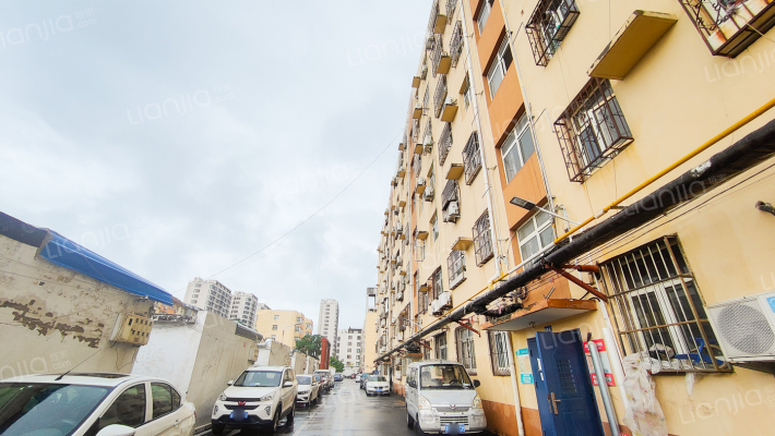 鲁宏宿舍外景图