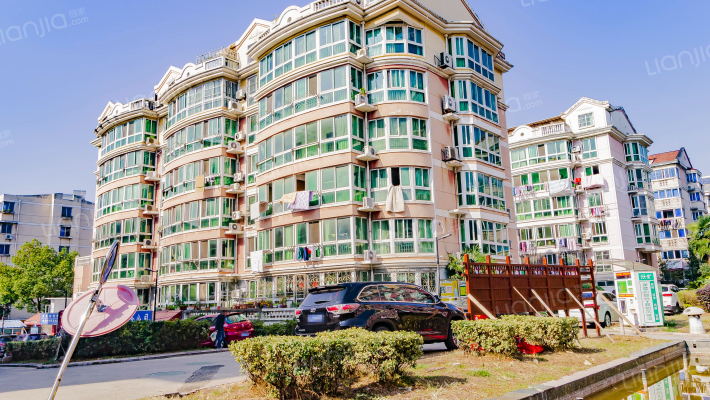 桃花山庄外景图