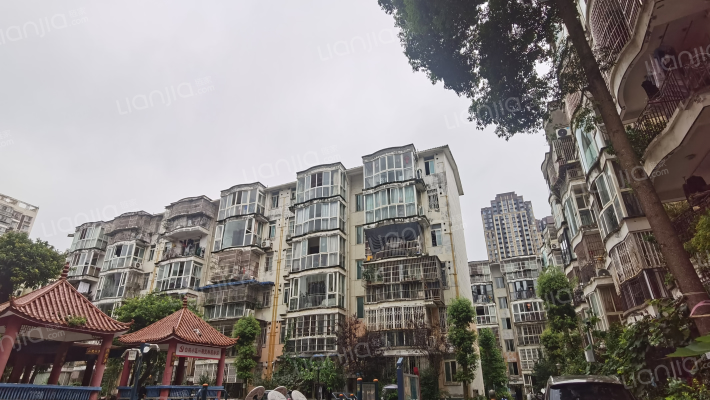 白鹤小区外景图