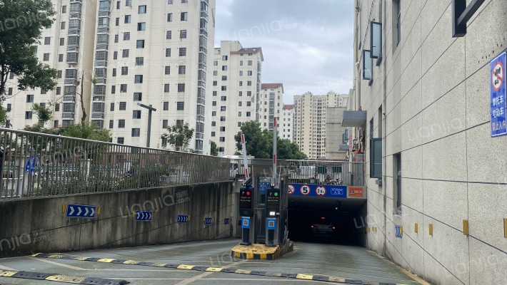 钻石邻里生活广场外景图