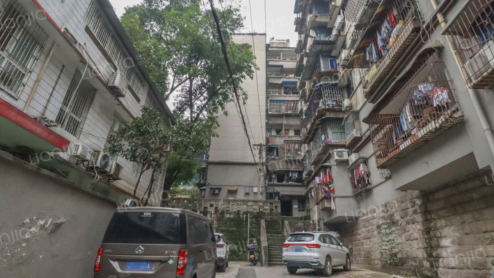 西郊三村外景图